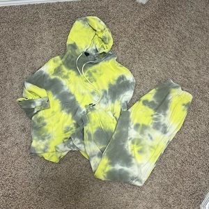 Tie dye set . Small top, medium bottoms